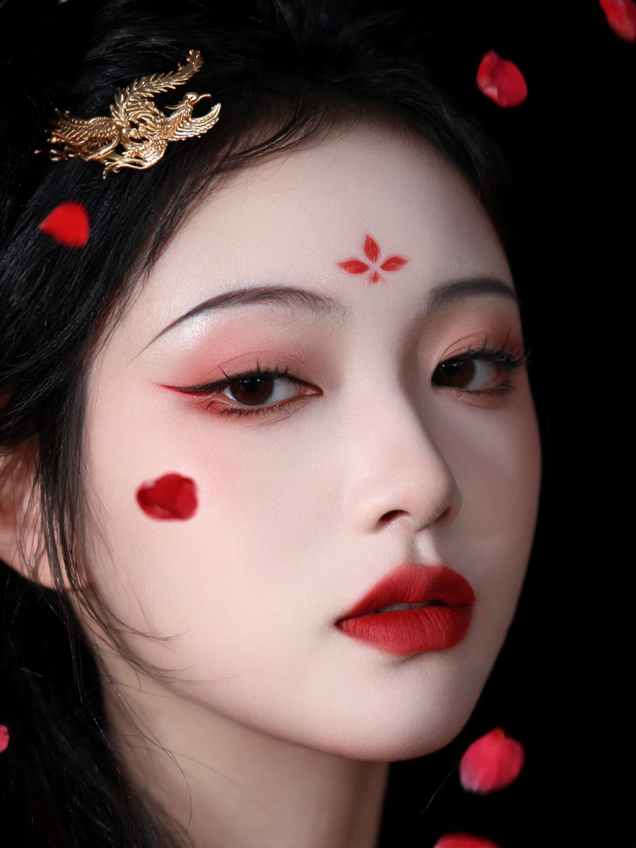 Chinese guofeng makeup by Popstar Lab
